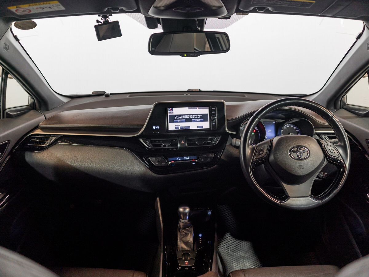 Toyota C-HR 2017 - фото автомобиля