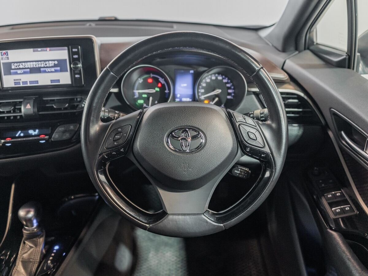 Toyota C-HR 2017 - фото автомобиля