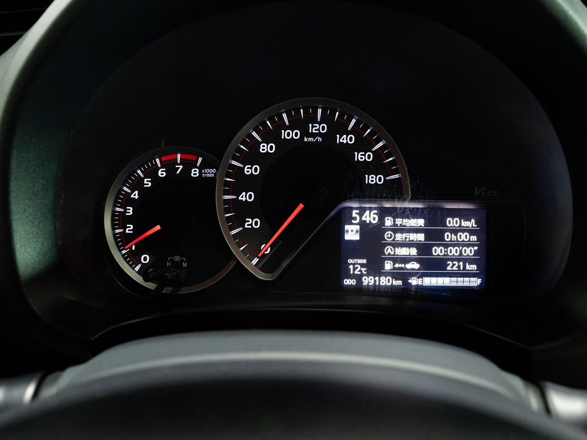 Toyota Vitz 2014 - фото автомобиля