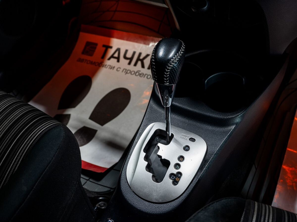 Toyota Vitz 2014 - фото автомобиля