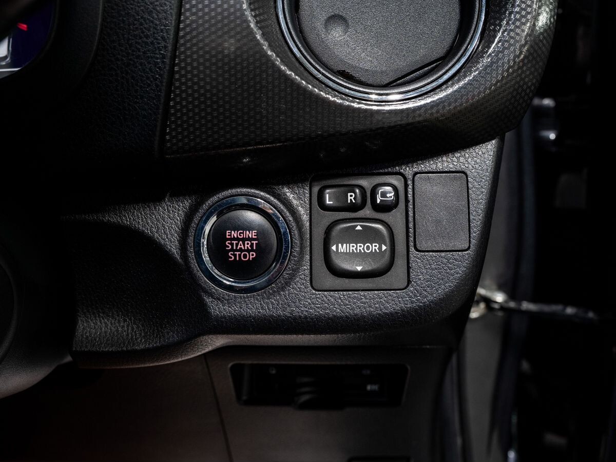 Toyota Vitz 2014 - фото автомобиля