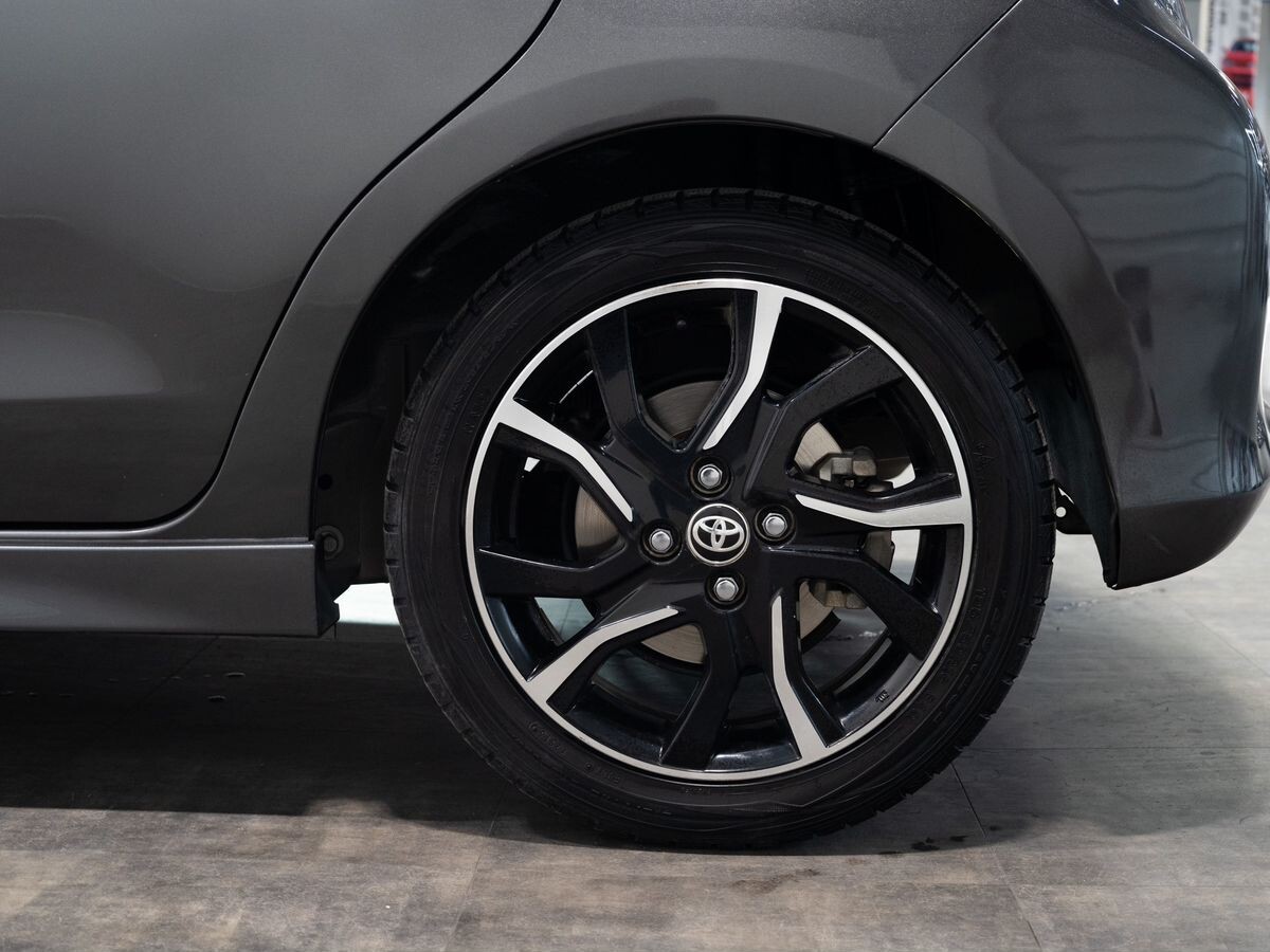 Toyota Vitz 2014 - фото автомобиля