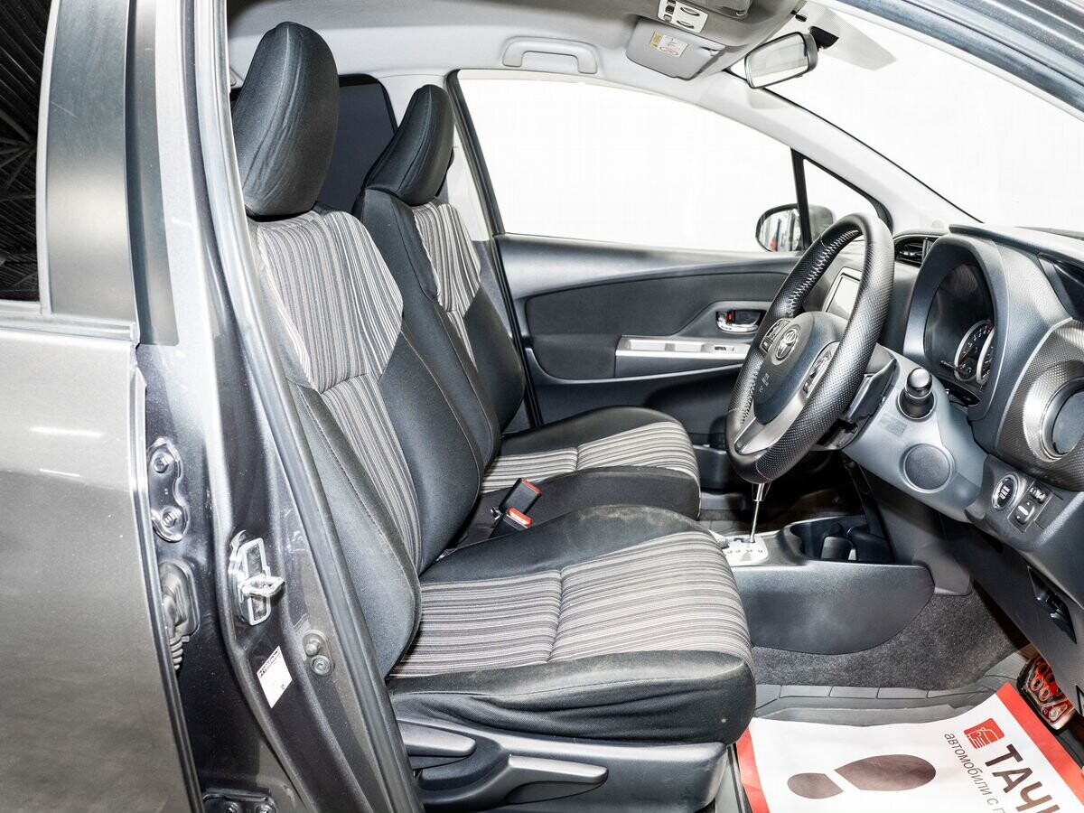 Toyota Vitz 2014 - фото автомобиля