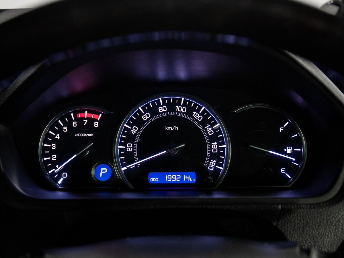 Toyota Esquire 2016 - фото автомобиля