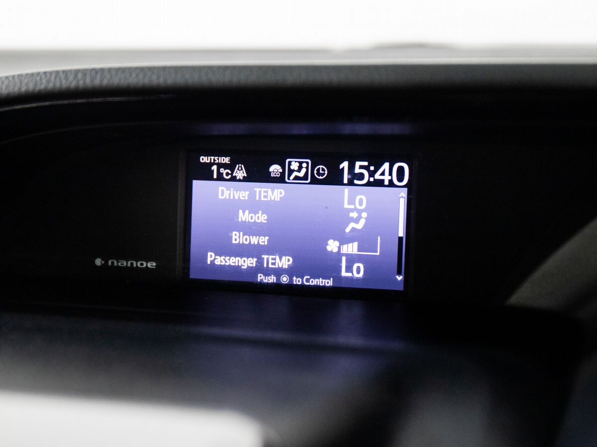 Toyota Esquire 2016 - фото автомобиля