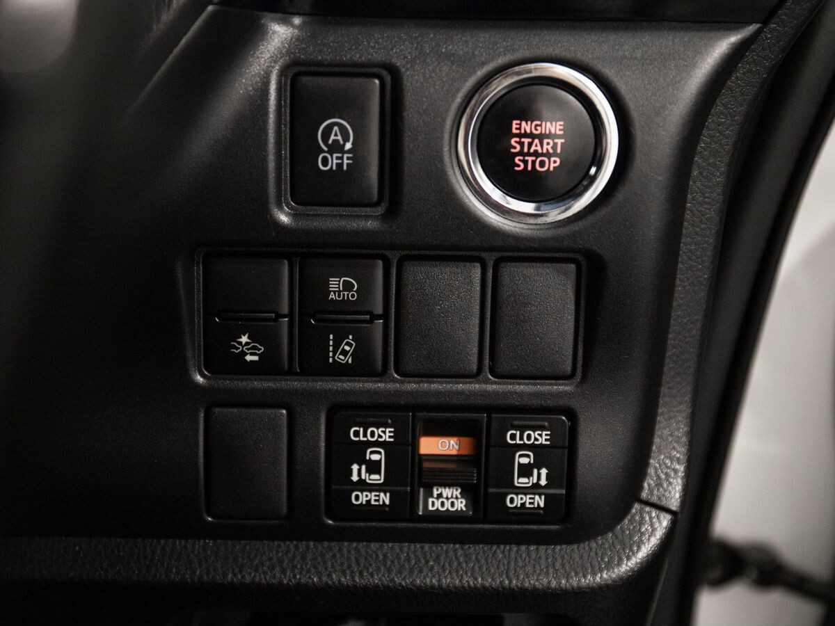 Toyota Esquire 2016 - фото автомобиля