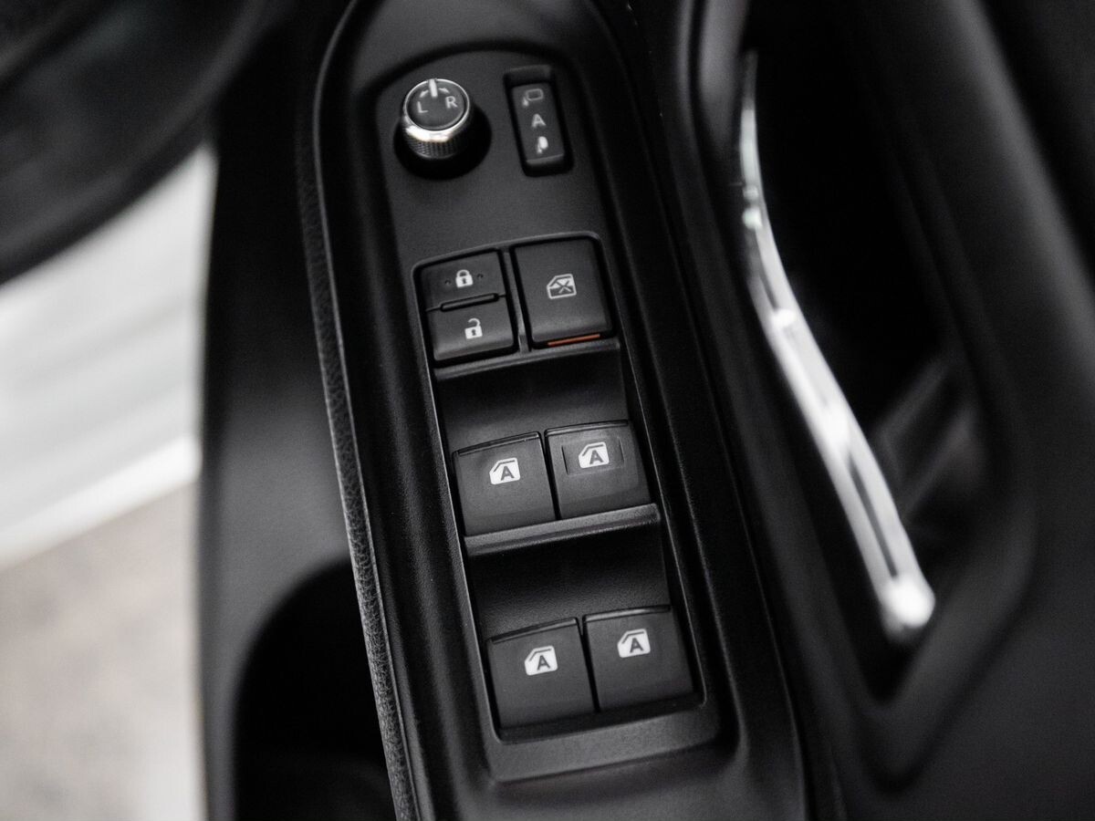 Toyota Esquire 2016 - фото автомобиля