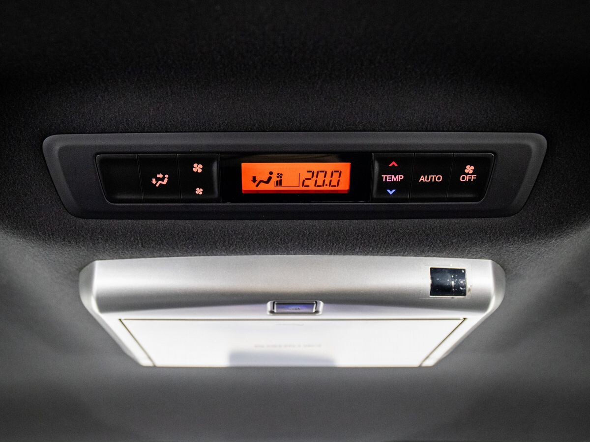 Toyota Esquire 2016 - фото автомобиля