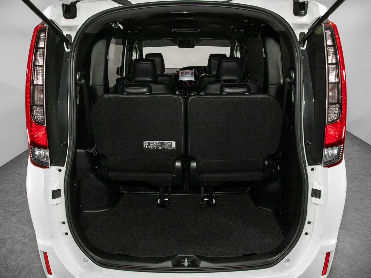 Toyota Esquire 2016 - фото автомобиля