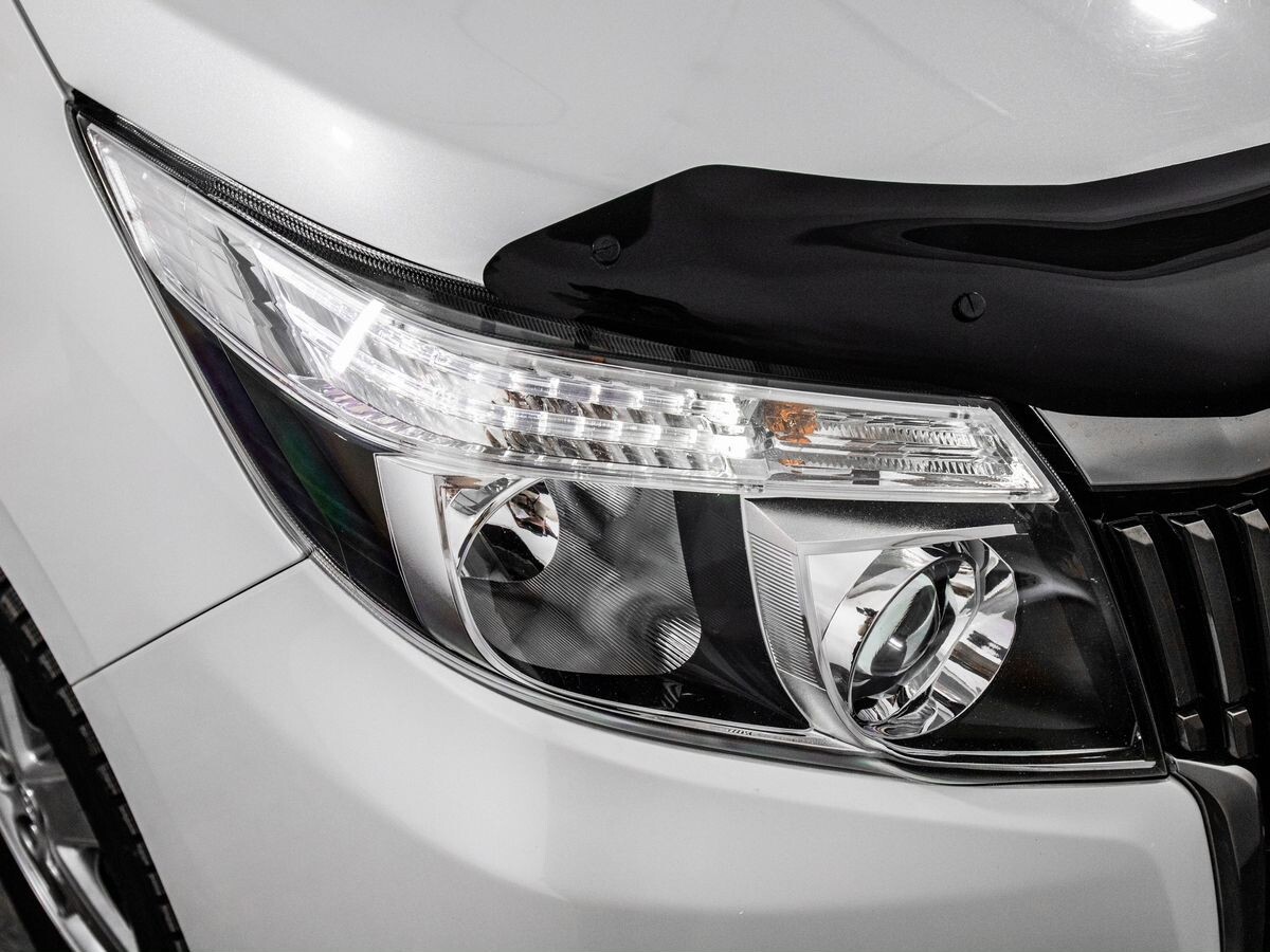 Toyota Esquire 2016 - фото автомобиля