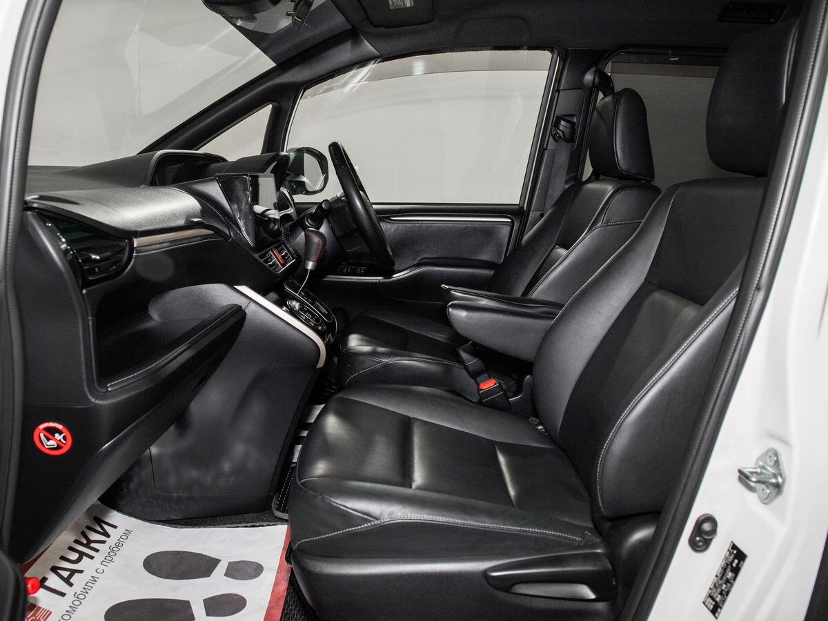 Toyota Esquire 2016 - фото автомобиля