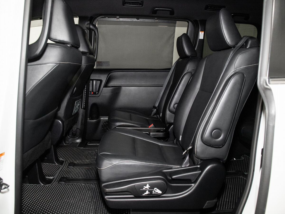 Toyota Esquire 2016 - фото автомобиля