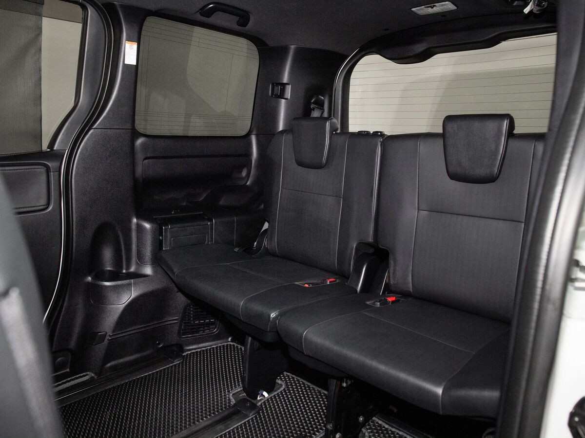 Toyota Esquire 2016 - фото автомобиля