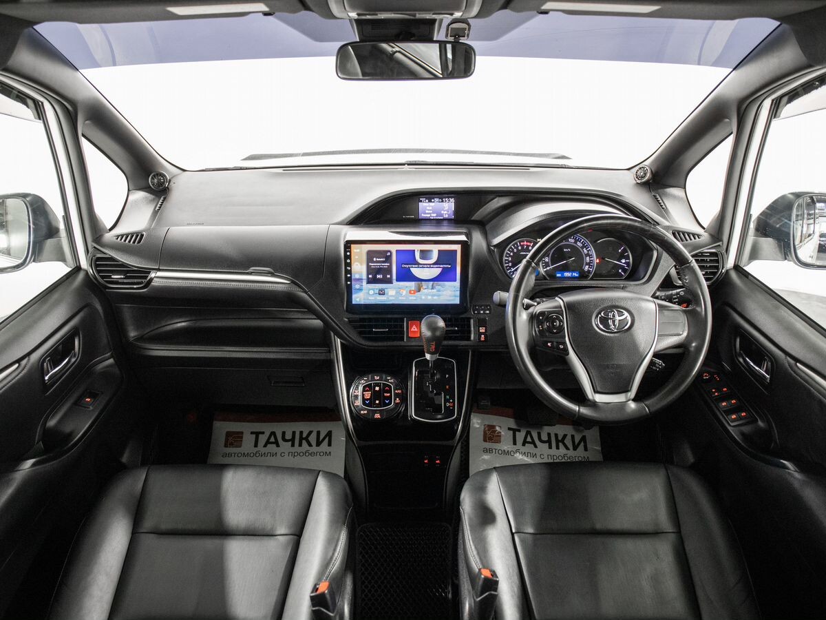 Toyota Esquire 2016 - фото автомобиля