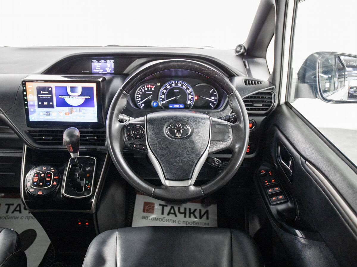 Toyota Esquire 2016 - фото автомобиля