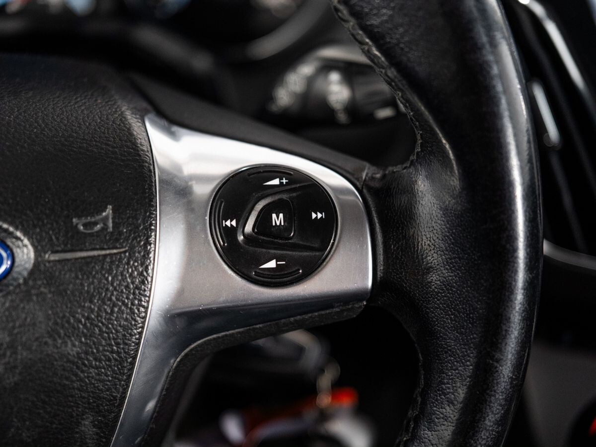 Ford Focus 2013 - фото автомобиля