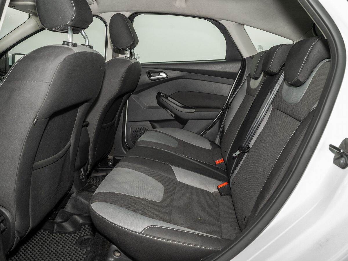 Ford Focus 2013 - фото автомобиля