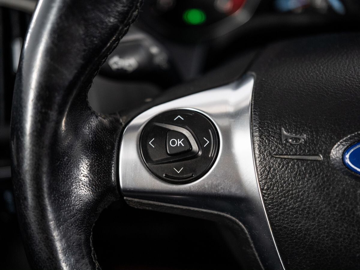 Ford Focus 2013 - фото автомобиля