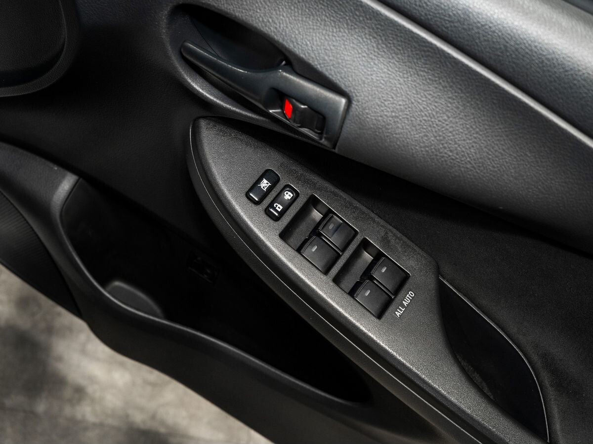 Toyota Corolla Fielder 2012 - фото автомобиля