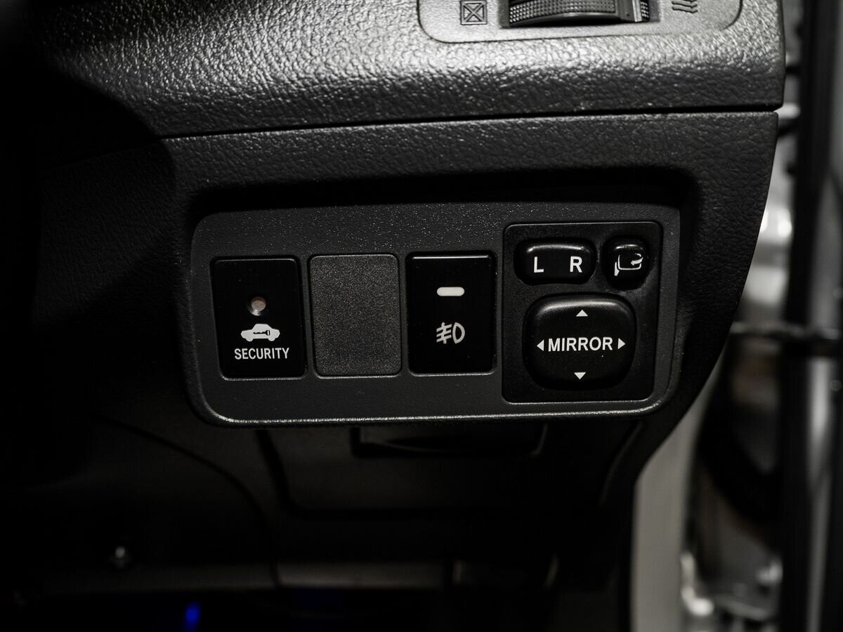 Toyota Corolla Fielder 2012 - фото автомобиля