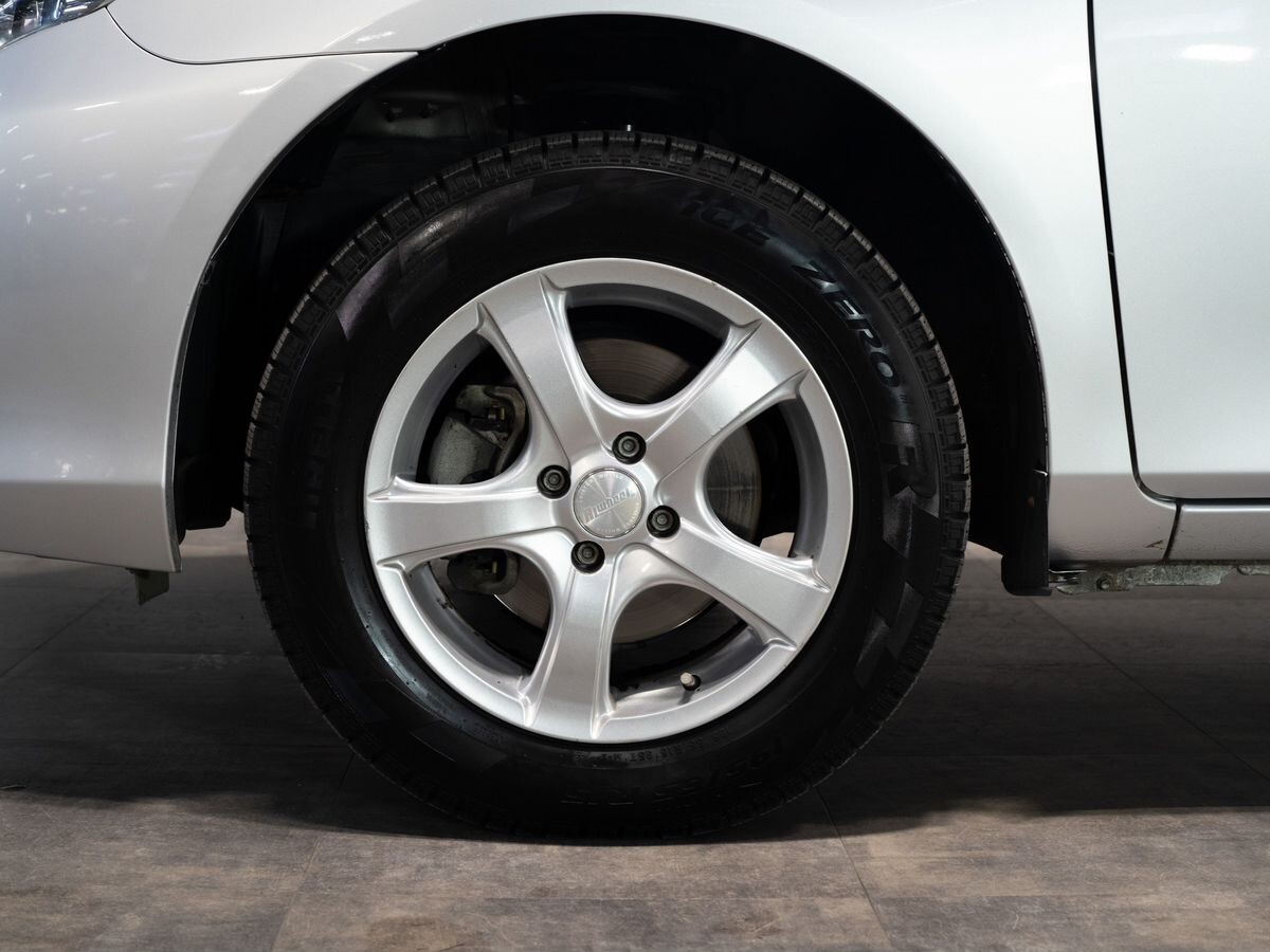 Toyota Corolla Fielder 2012 - фото автомобиля