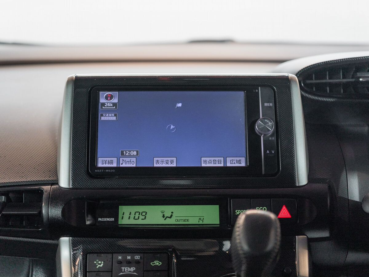 Toyota Wish 2013 - фото автомобиля