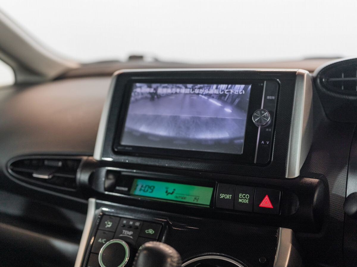 Toyota Wish 2013 - фото автомобиля