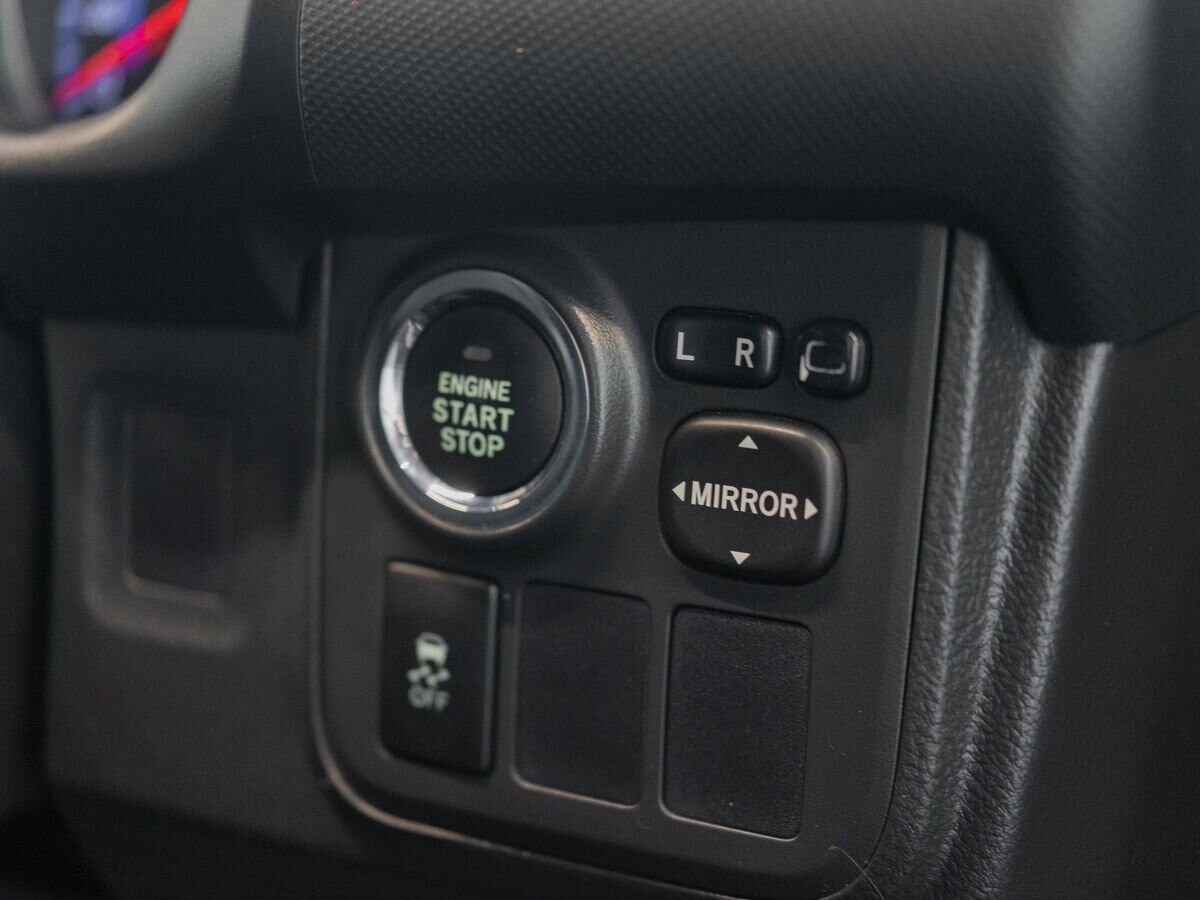 Toyota Wish 2013 - фото автомобиля