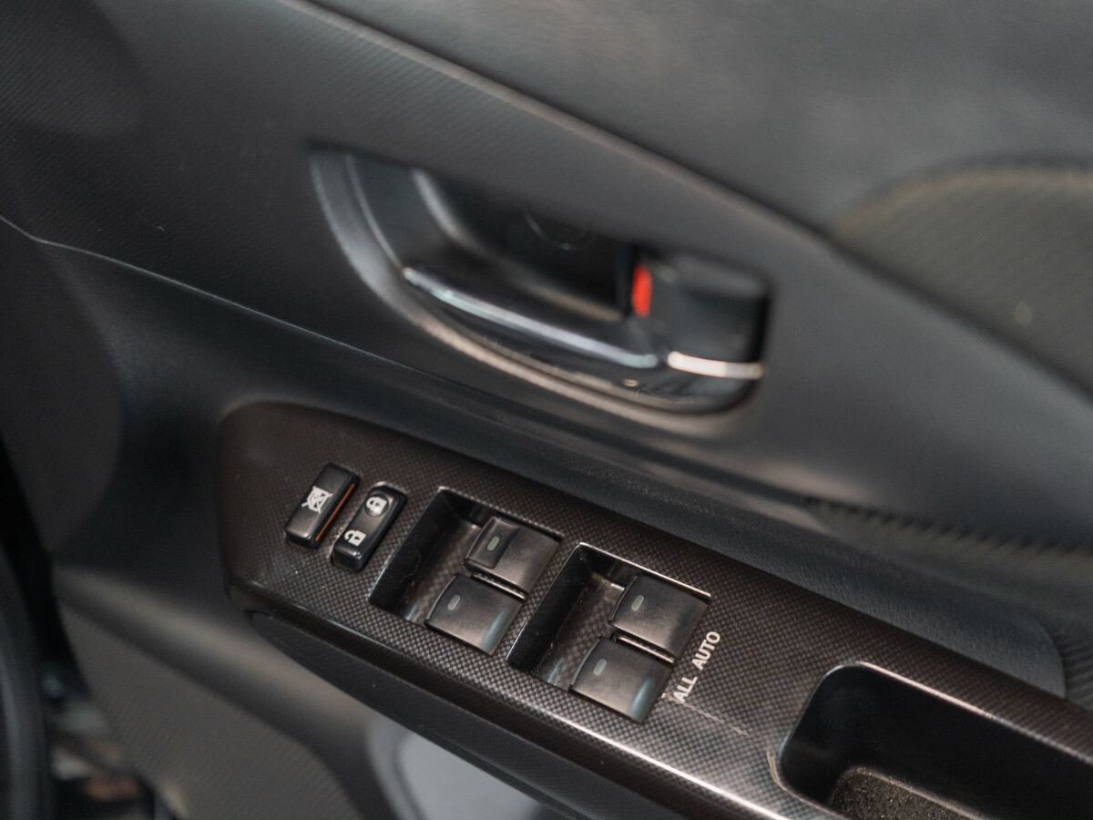 Toyota Wish 2013 - фото автомобиля