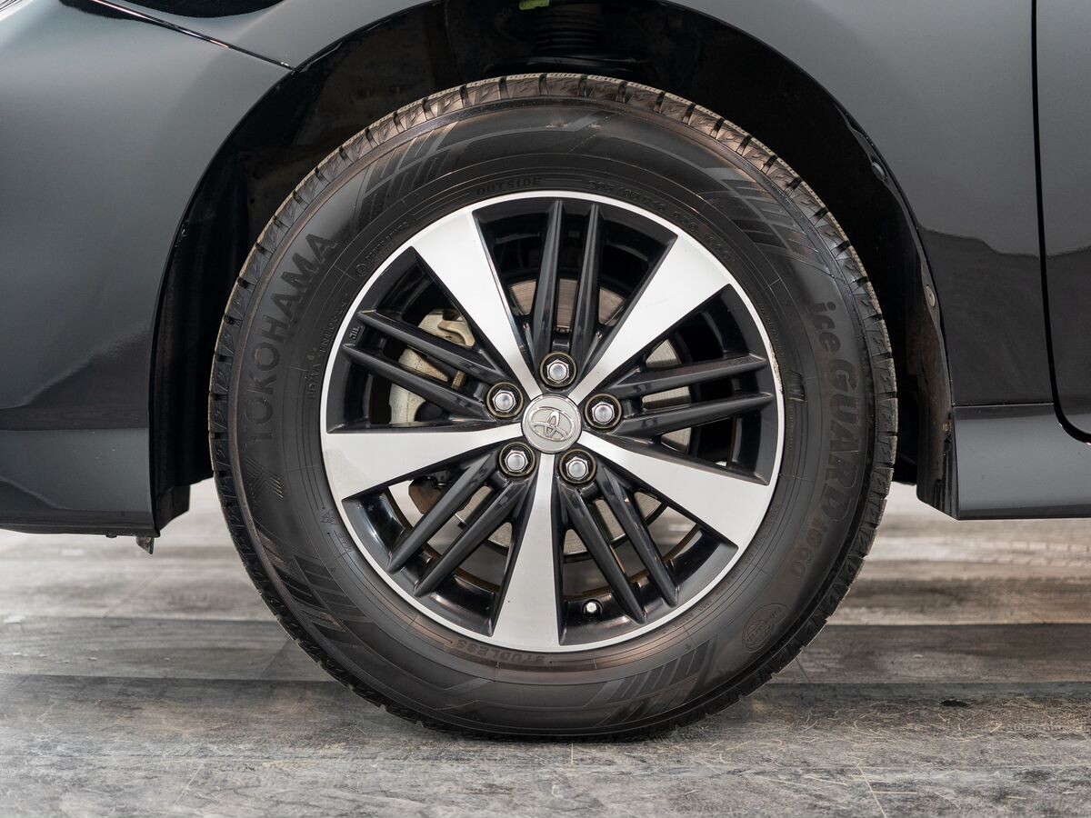 Toyota Wish 2013 - фото автомобиля