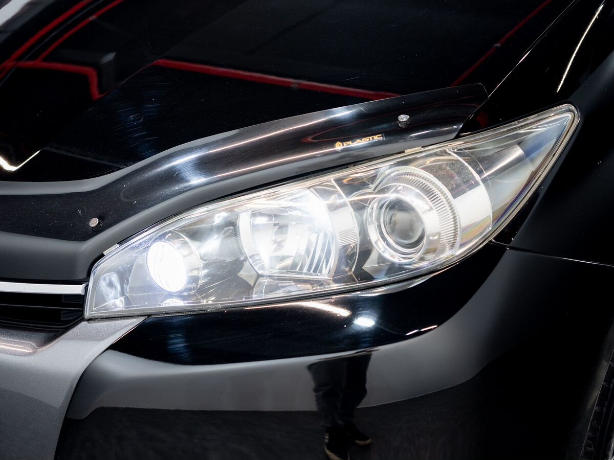 Toyota Wish 2013 - фото автомобиля