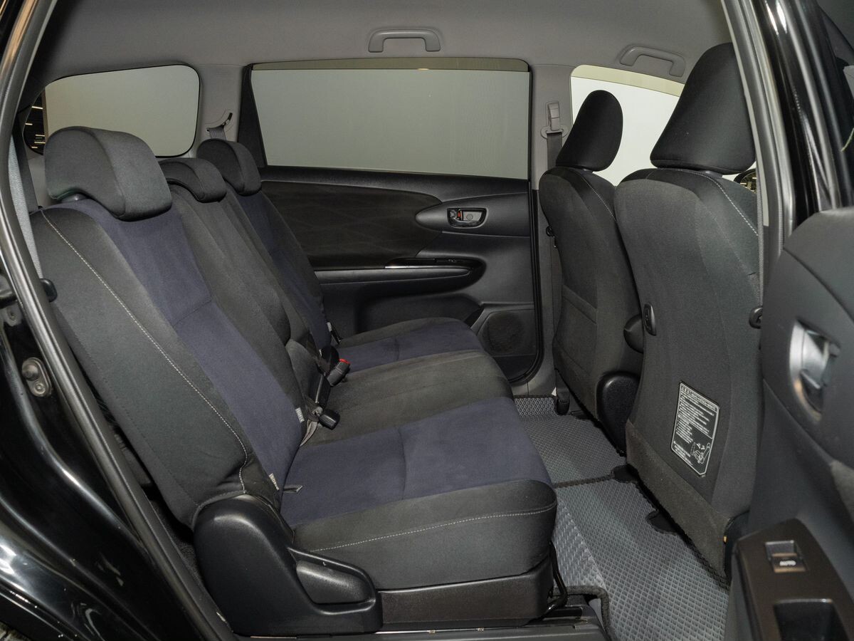 Toyota Wish 2013 - фото автомобиля