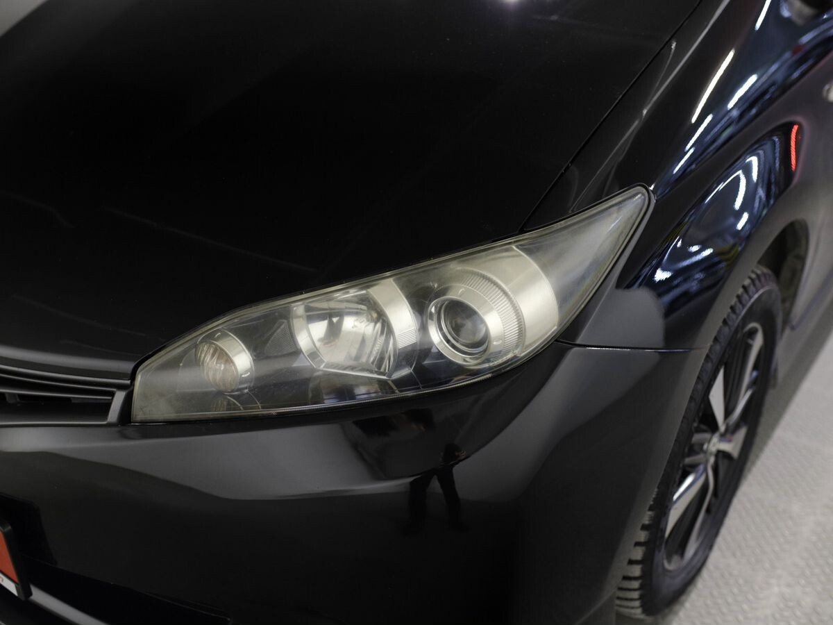 Toyota Wish 2011 - фото автомобиля