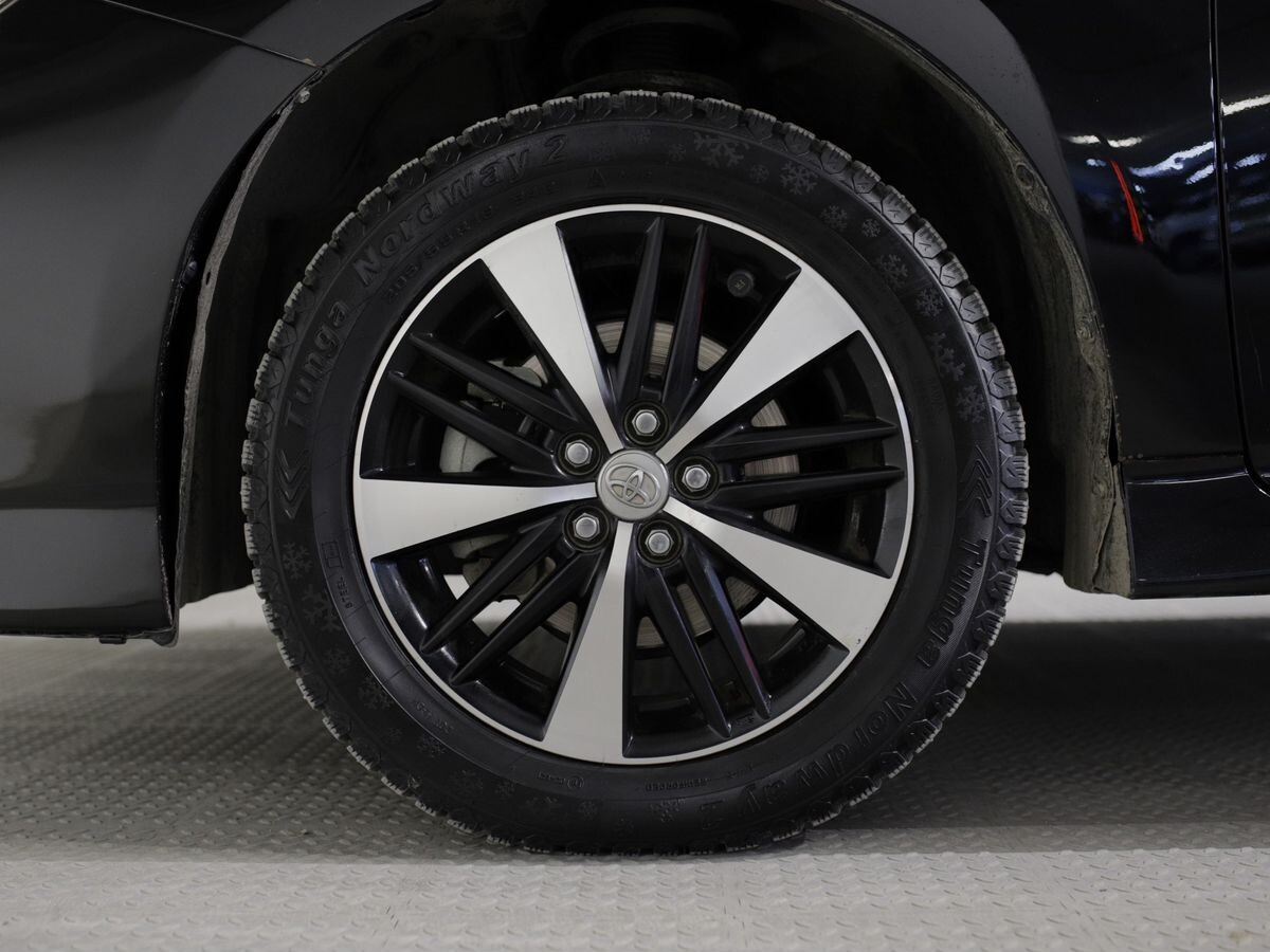 Toyota Wish 2011 - фото автомобиля