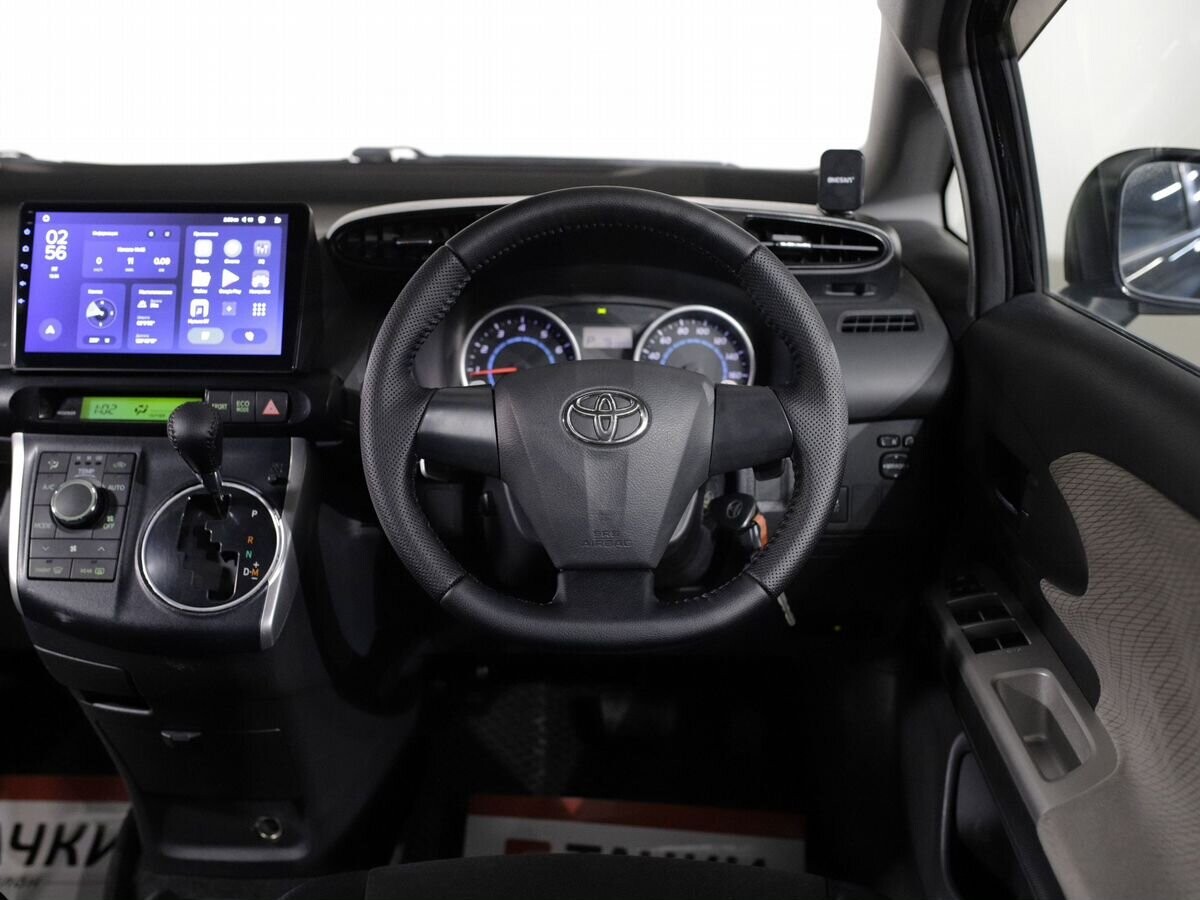 Toyota Wish 2011 - фото автомобиля
