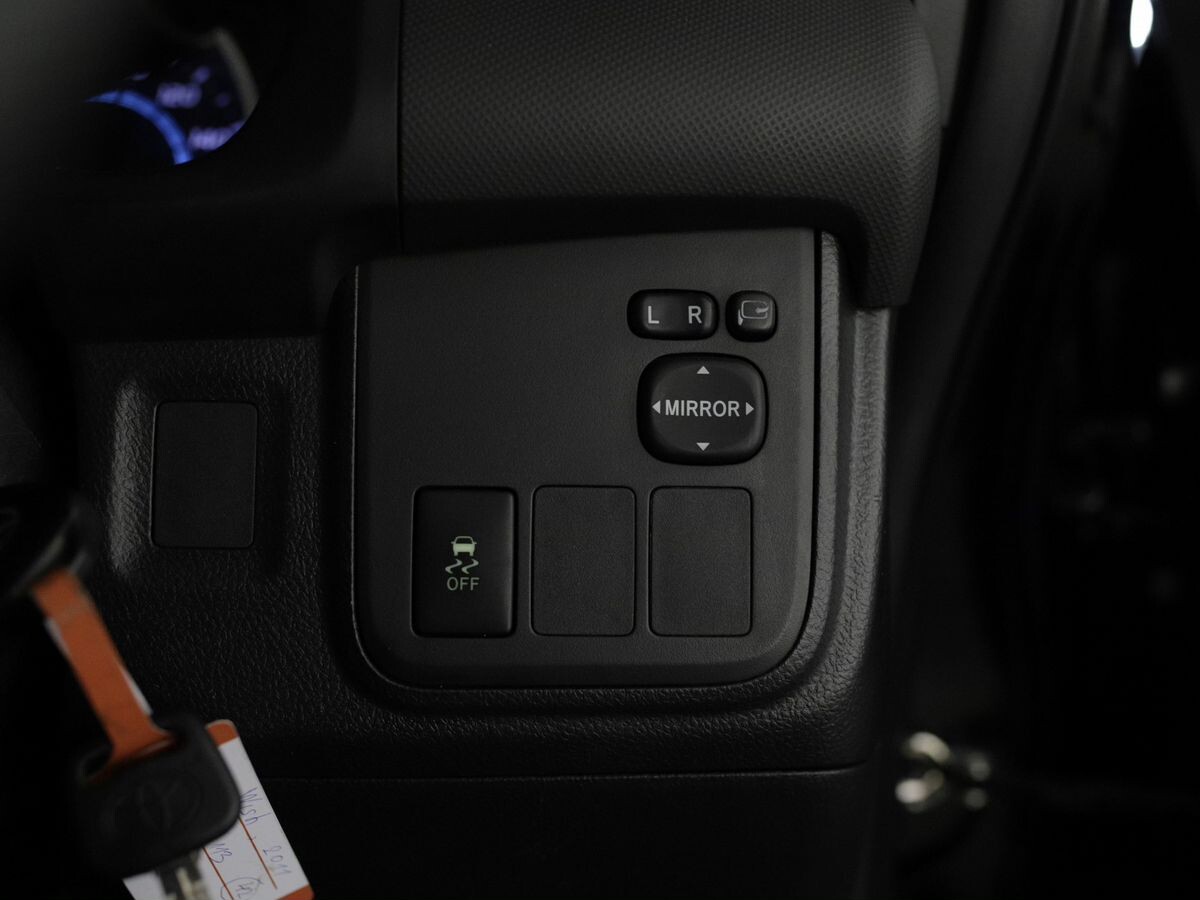 Toyota Wish 2011 - фото автомобиля