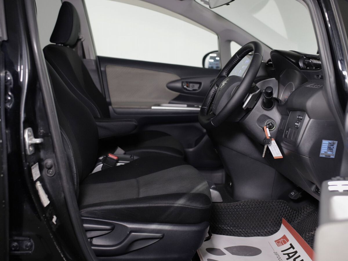 Toyota Wish 2011 - фото автомобиля