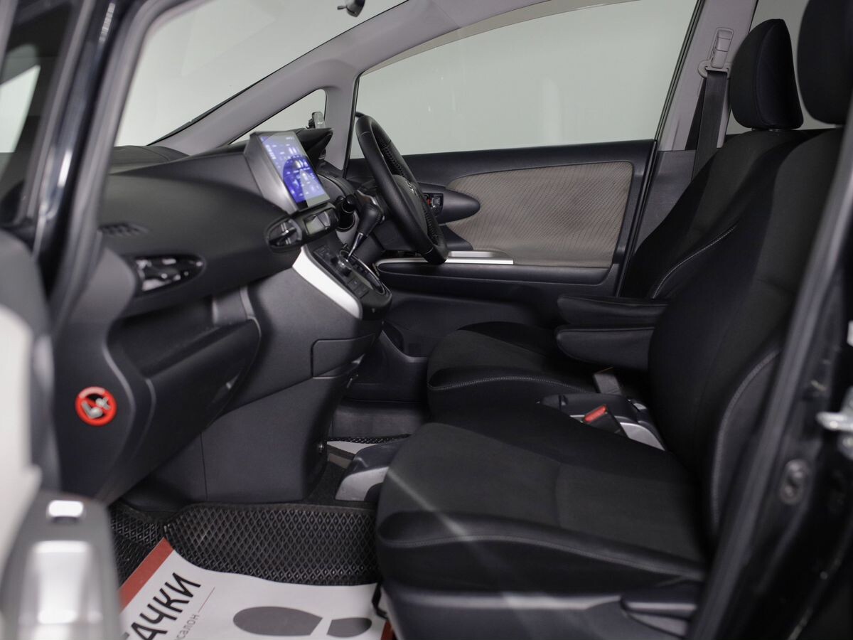 Toyota Wish 2011 - фото автомобиля