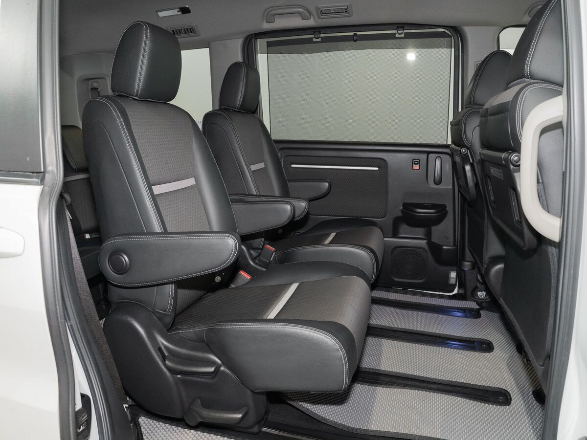 Honda Stepwgn 2019 - фото автомобиля