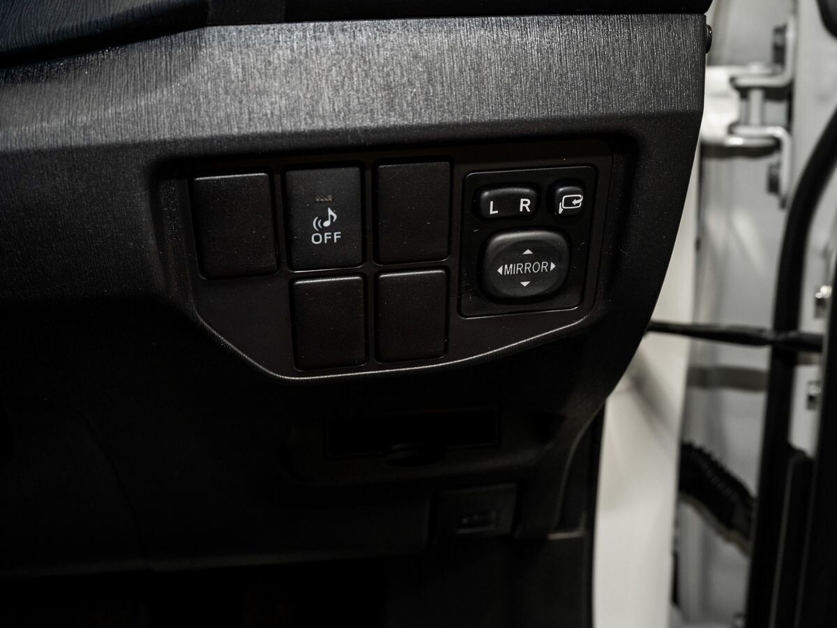 Toyota Prius 2015 - фото автомобиля