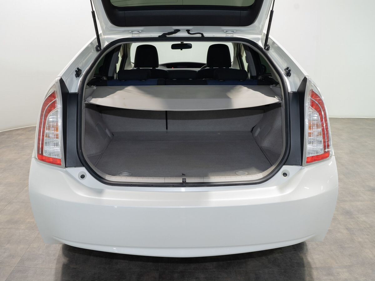 Toyota Prius 2015 - фото автомобиля