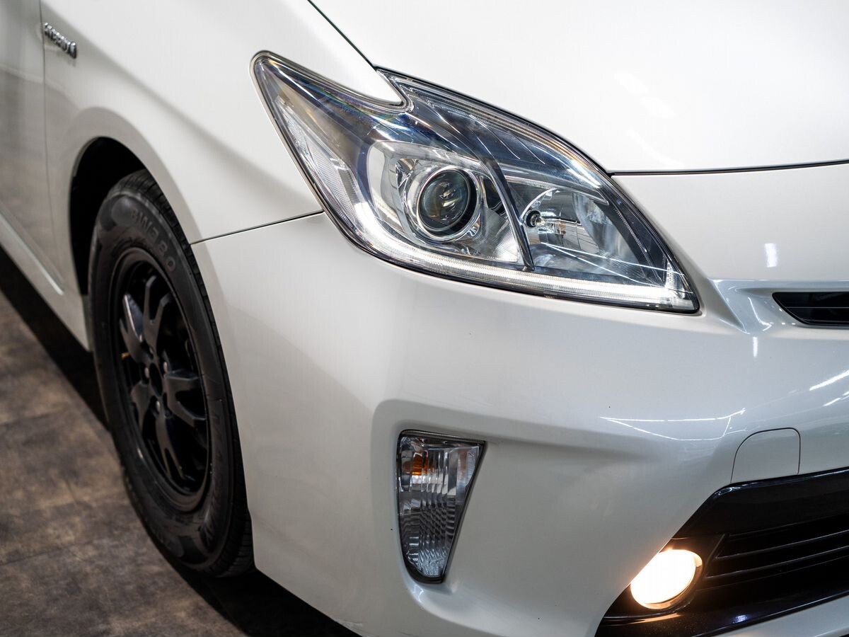 Toyota Prius 2015 - фото автомобиля