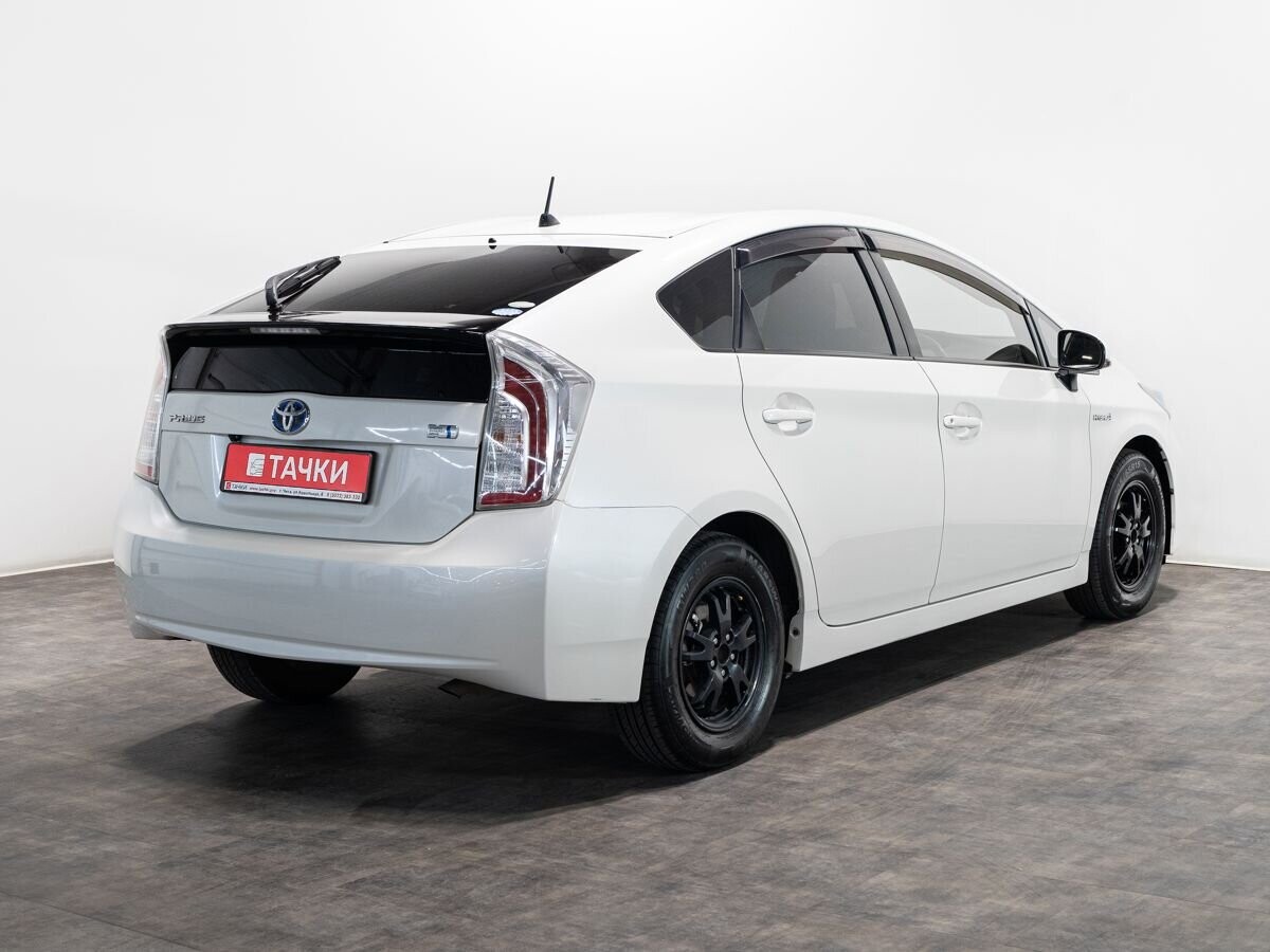 Toyota Prius 2015 - фото автомобиля