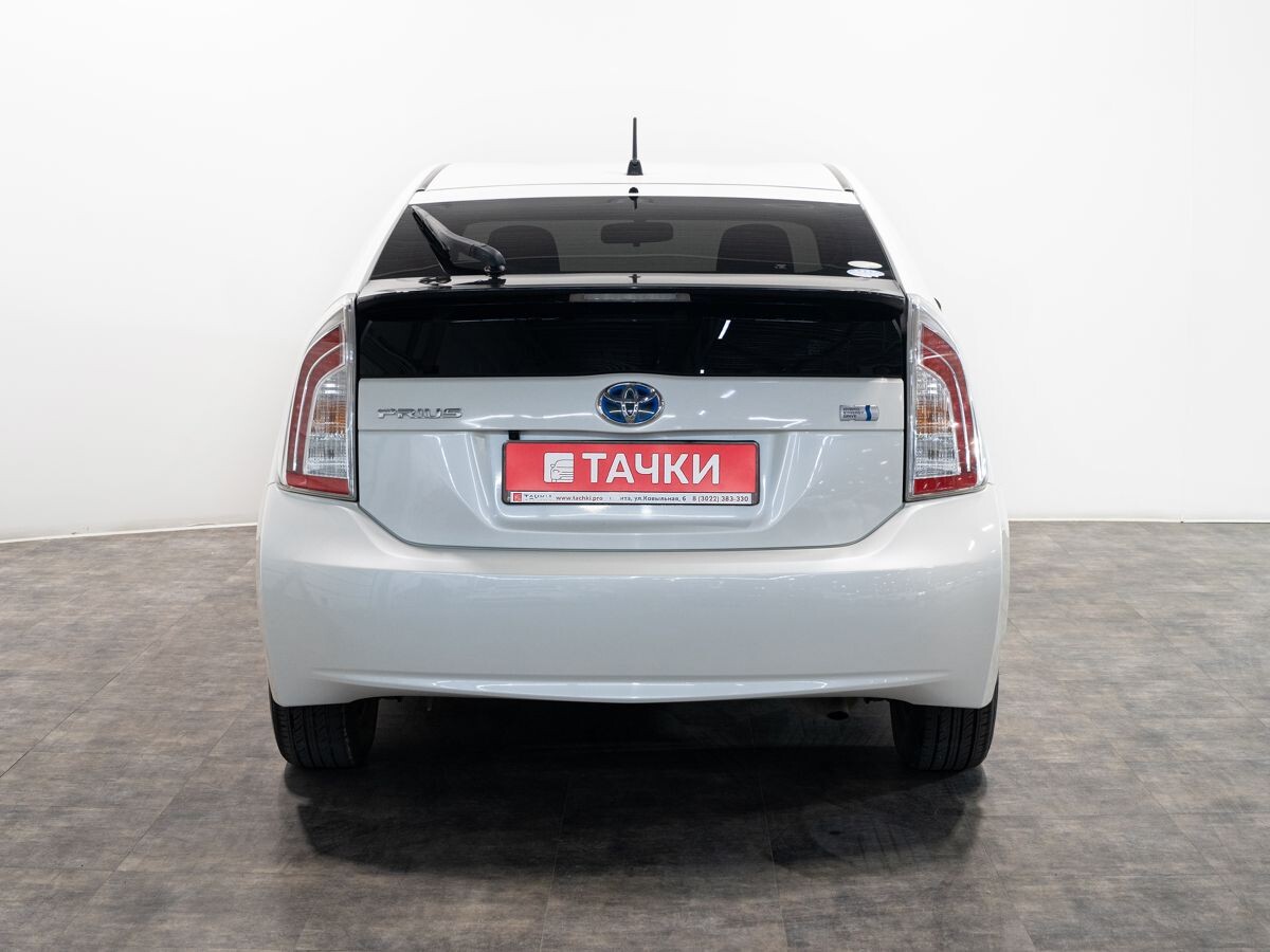 Toyota Prius 2015 - фото автомобиля