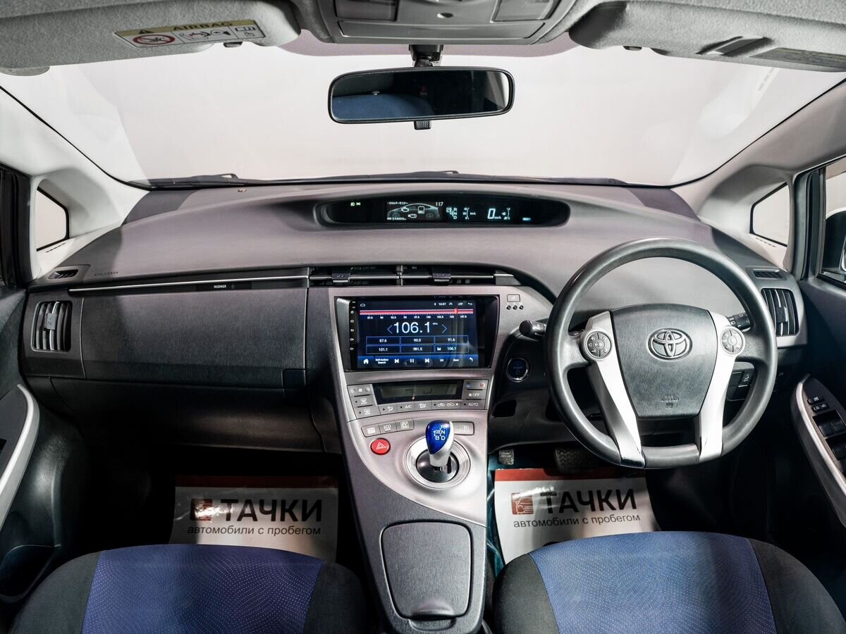 Toyota Prius 2015 - фото автомобиля