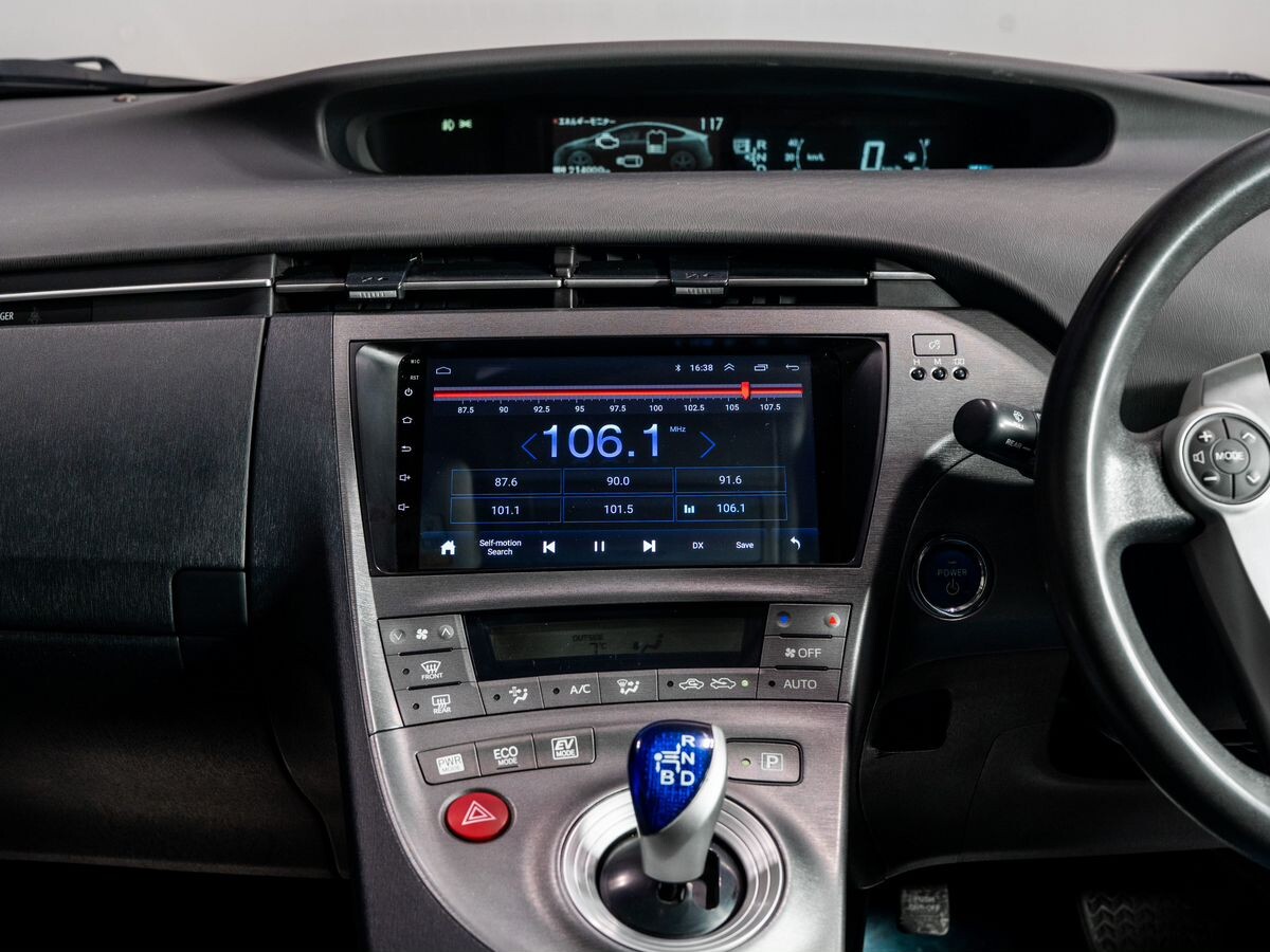 Toyota Prius 2015 - фото автомобиля