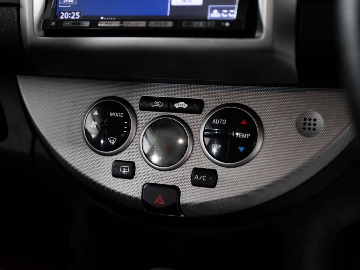 Nissan Note 2011 - фото автомобиля