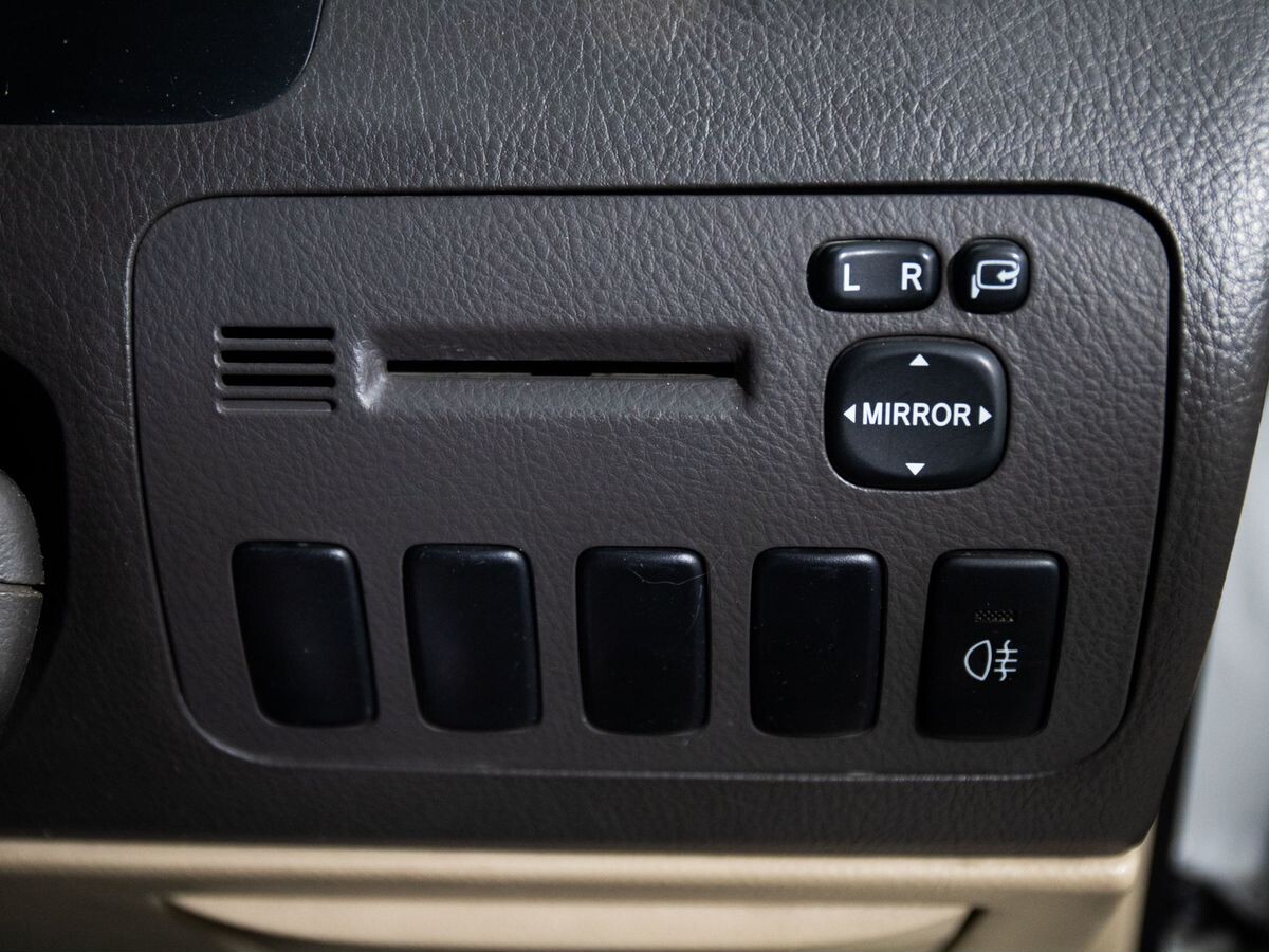 Toyota Alphard 2007 - фото автомобиля