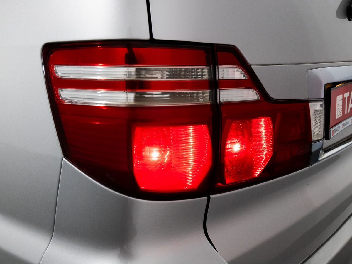 Toyota Alphard 2007 - фото автомобиля