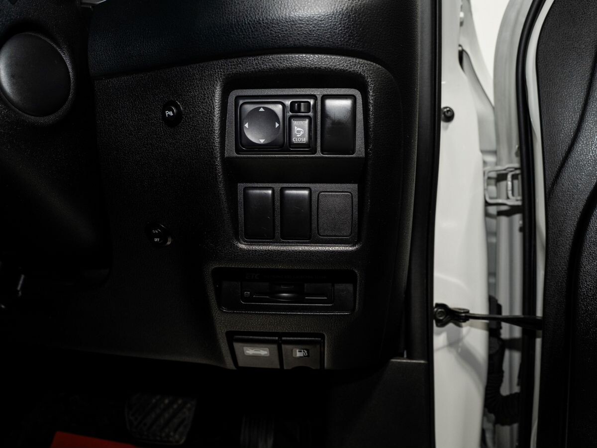 Nissan Juke 2011 - фото автомобиля